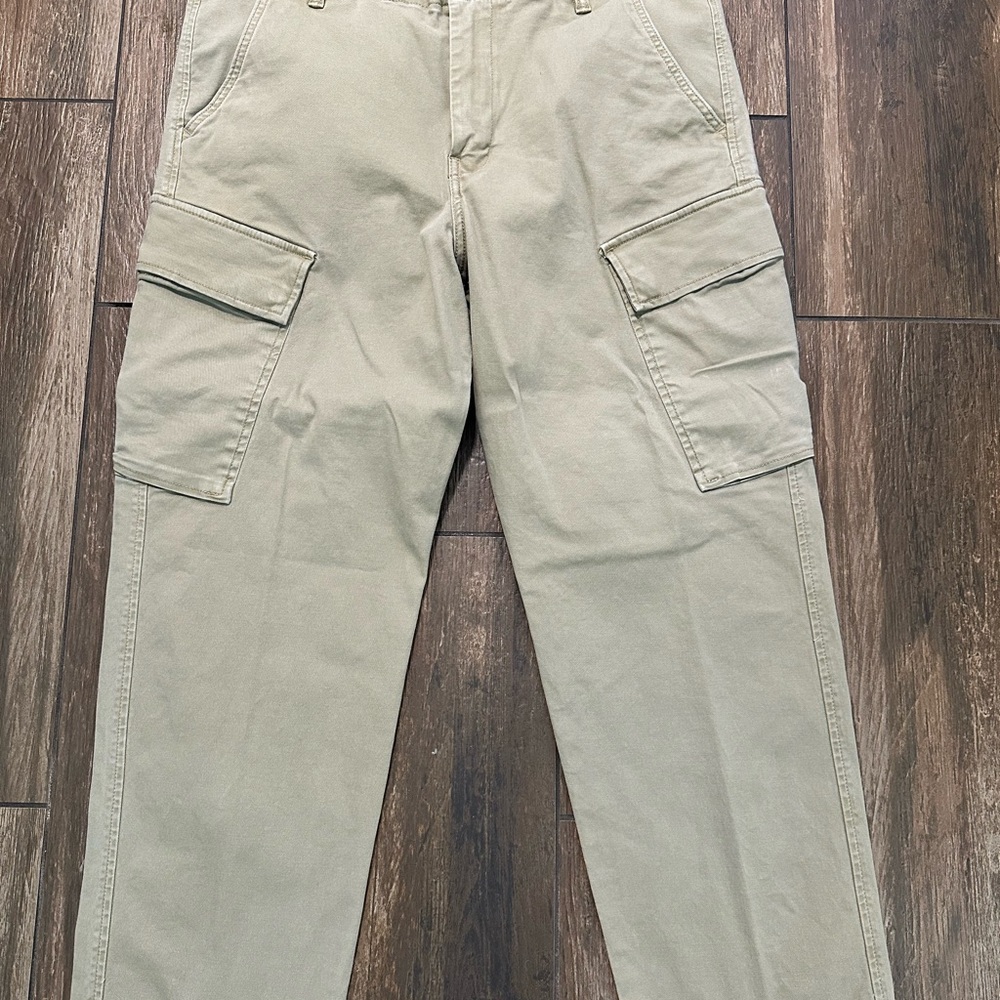 Levi's Men's Cargo Pants in Light Khaki